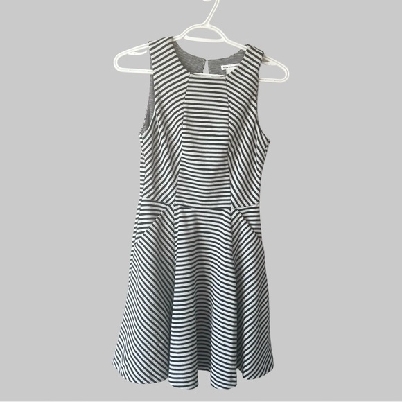 Club Monaco Dress Women's Black And White Striped A-Line Sleeveless - Picture 1 of 14